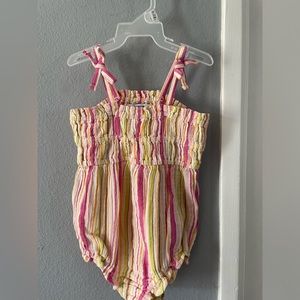 NWT Baby girl Old Navy Onsie 🌺